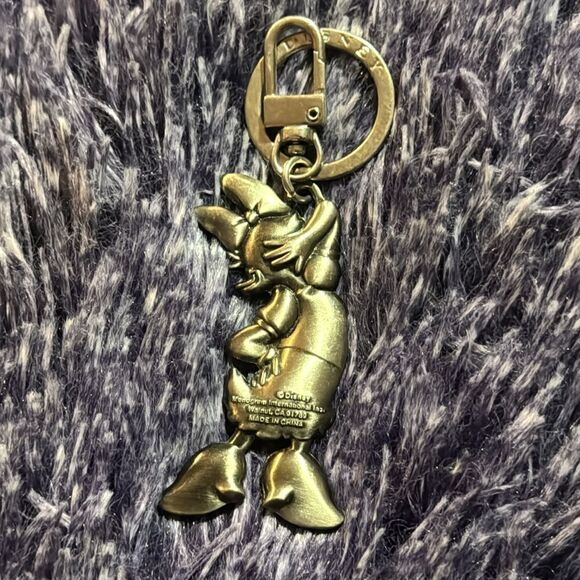 daisy duck pewter key chain - Picture 3 of 4